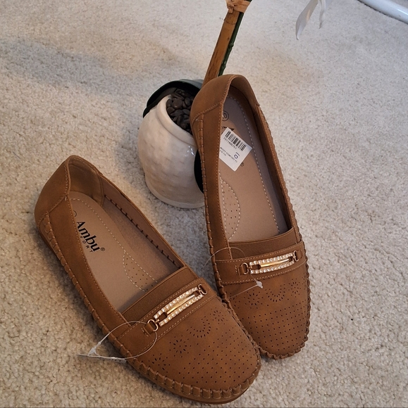 AMBU, NWT, 10, Woman's Embellished Shoes - Picture 8 of 8